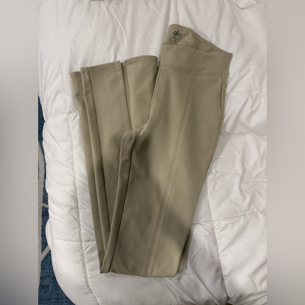 ALO Women’s Tan Flare Leggings